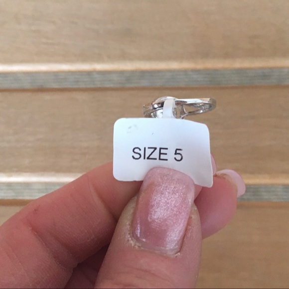 NWT Silvertone CZ Cubic Zirconia Halo Ring Size 5 - Picture 8 of 8